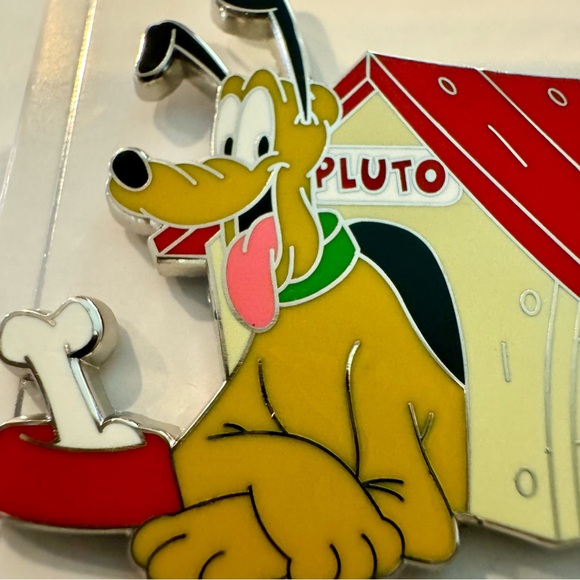 NWT. Disney Pin Pluto Laying in His Dog House with Bone and Bowl Disney Parks - Picture 5 of 9